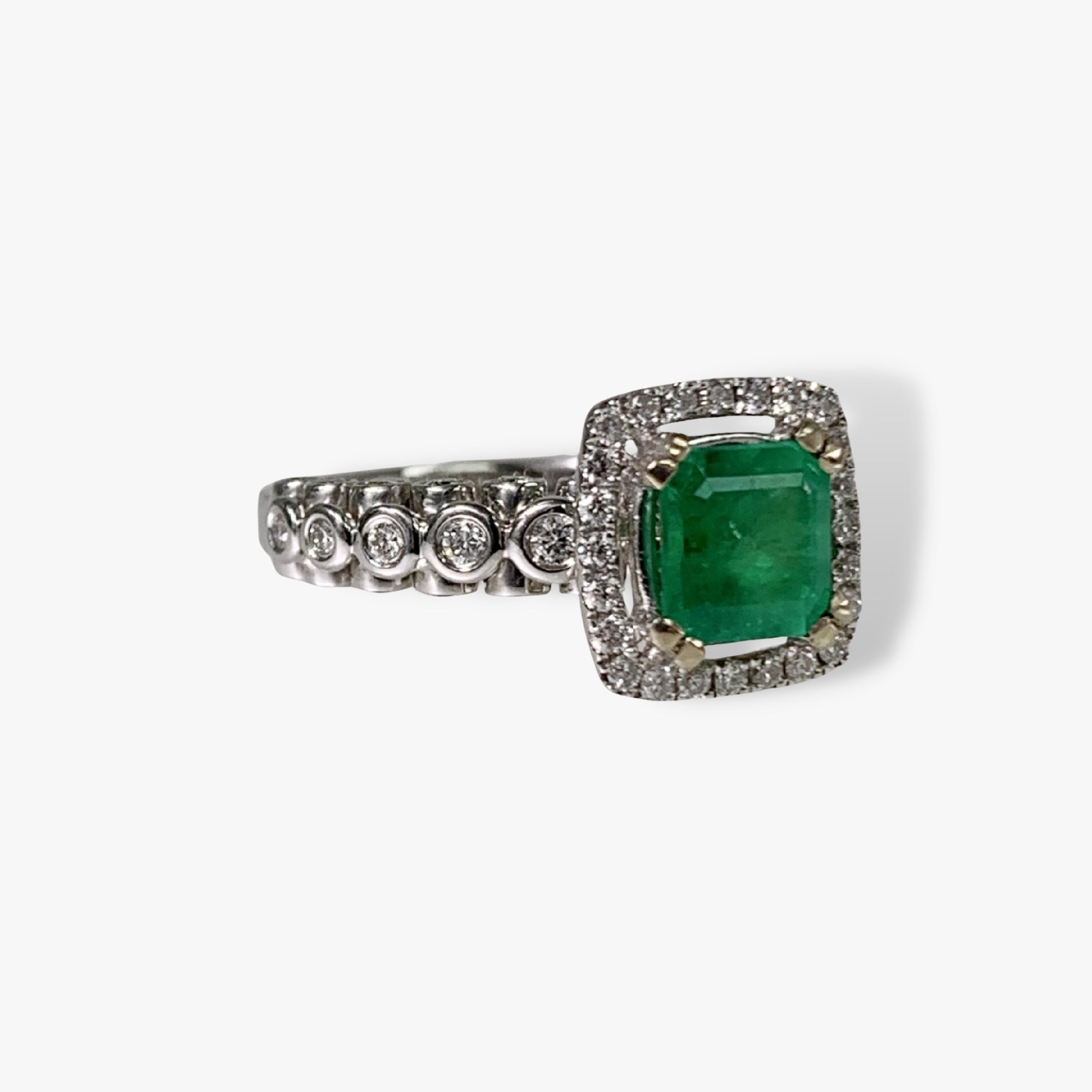 18k White Gold Square-Shaped Emerald and Diamond Ring Side View